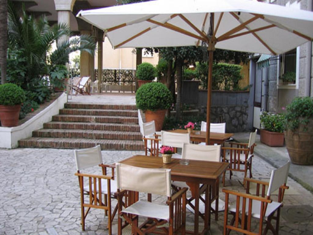 Hotel Victoria Maiorino Cava De' Tirreni Exterior photo